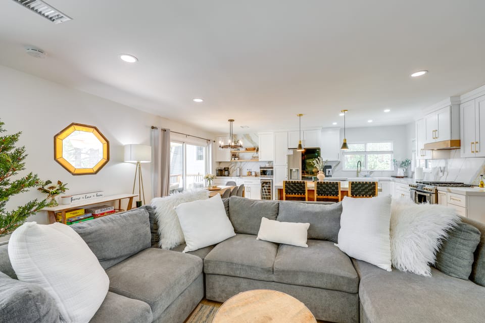 Walk to The Village Shops/Eats: Big Bear Lake Home House in Big Bear