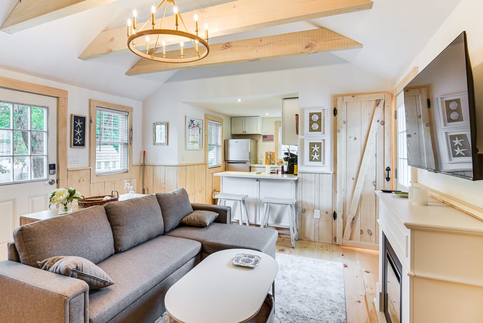 Walk to Shops & Dining: Cozy Osterville Cottage Cottage in Osterville