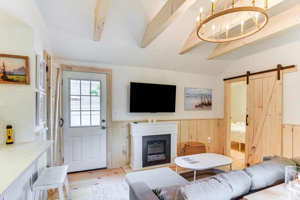 Walk to Shops & Dining: Cozy Osterville Cottage Cottage in Osterville