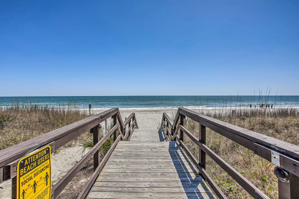 Steps to Shore: Family Retreat in Myrtle Beach Apartment in South Carolina