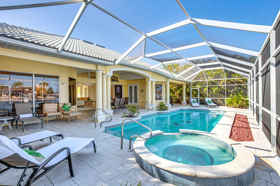 Pool, Spa & Dock: Waterfront Tarpon Point Home House in Cape Coral