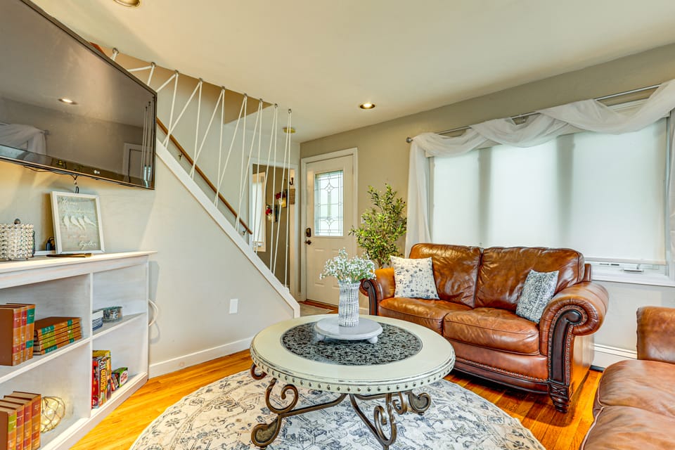 Lakefront Cottage 2 Mi to Palladium in Worcester! House in Worcester