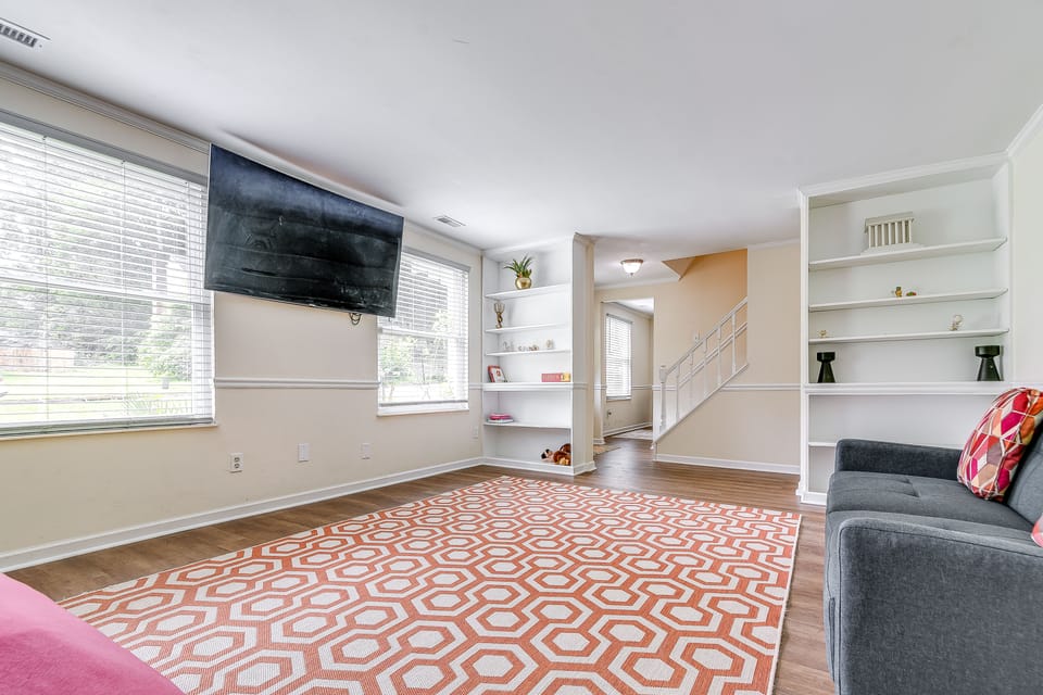 3 Mi to Dtwn Cary: Family Home w/ Deck! House in Cedar Fork