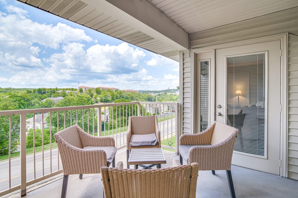Indoor Pool Access: Family Condo 1 Mi to 76 Strip! Apartment in Branson
