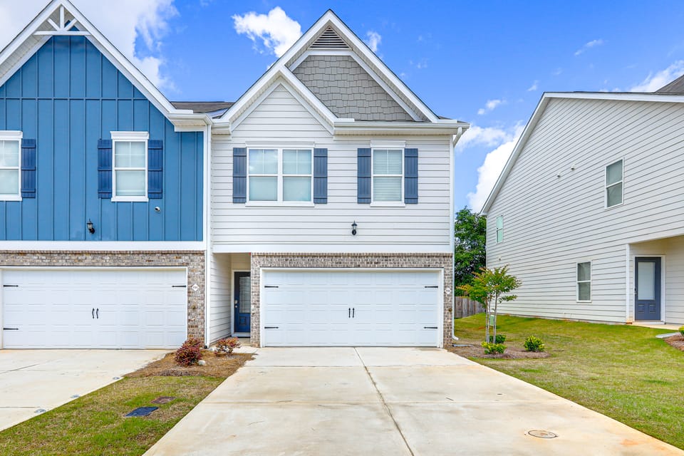 Walk to Dog Park & Playground: Hampton Haven! Apartment in Georgia