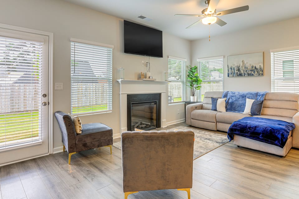 Walk to Dog Park & Playground: Hampton Haven! Apartment in Georgia