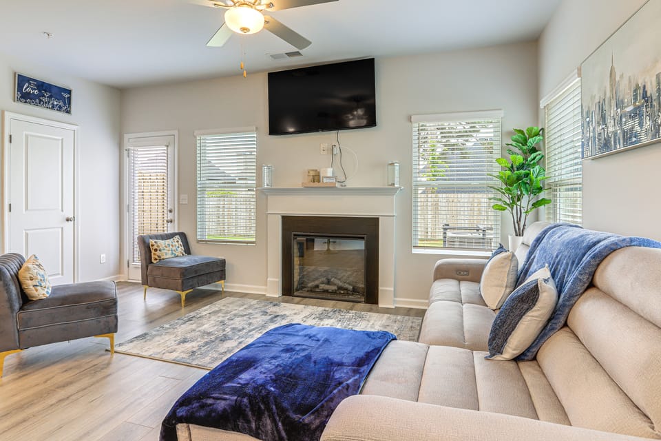 Walk to Dog Park & Playground: Hampton Haven! Apartment in Georgia