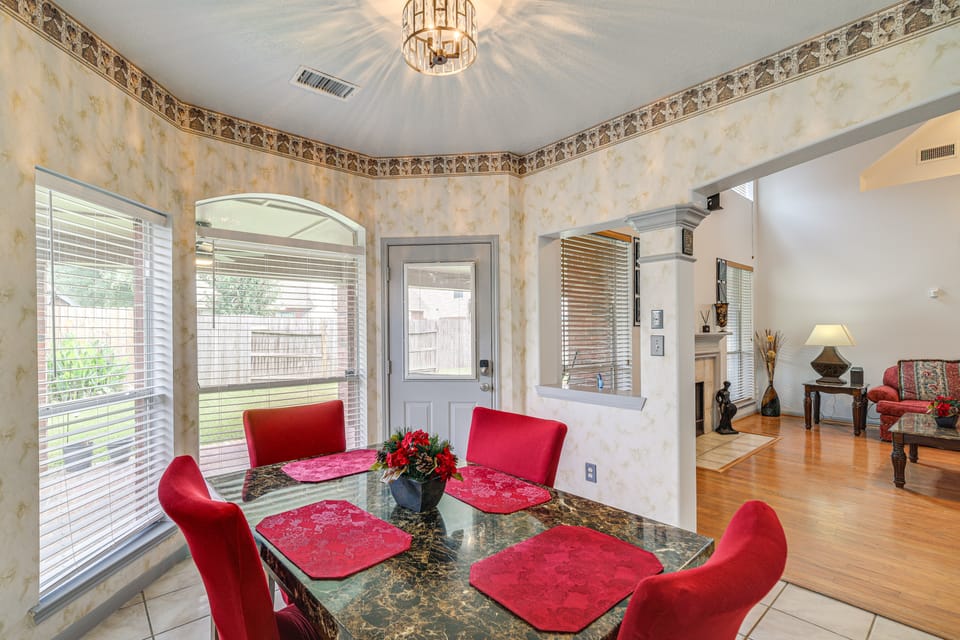 12 Mi to Dtwn Houston: Family-Friendly Home! House in Cloverleaf