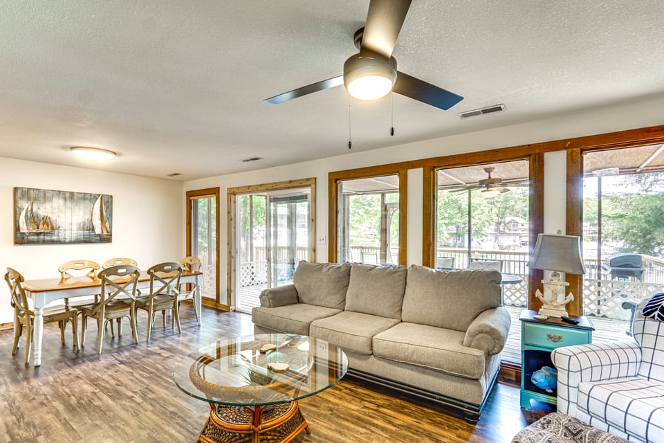 Lake of the Ozarks Home w/ Boat Dock & Kayaks House in Lake of the Ozarks