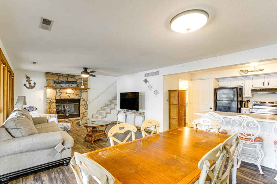 Lake of the Ozarks Home w/ Boat Dock & Kayaks House in Lake of the Ozarks