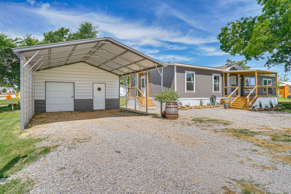 12 Mi to Possum Kingdom Lake: Graford Getaway! House in Texas
