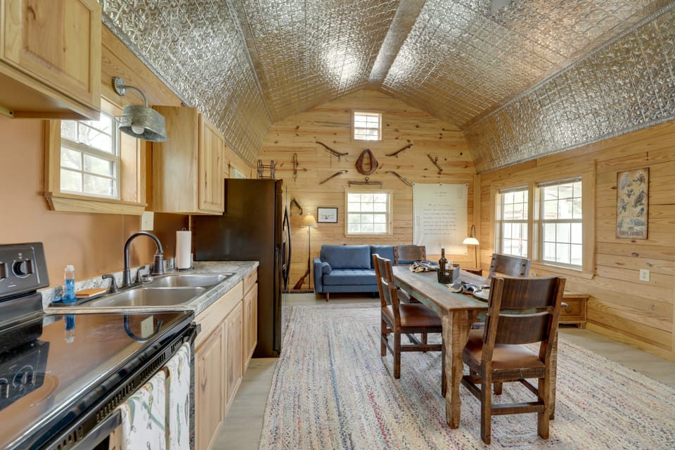 Family-Friendly Ranch Compound, 5 Mi to Splashway! House in Texas