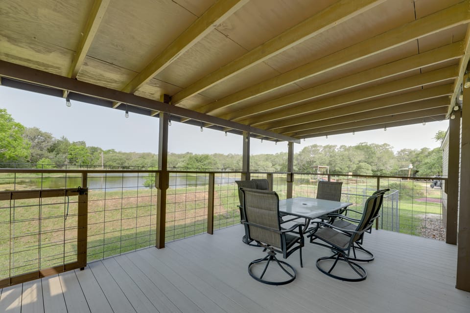 Family-Friendly Home w/ Pond, 5 Mi to Splashway! House in Texas