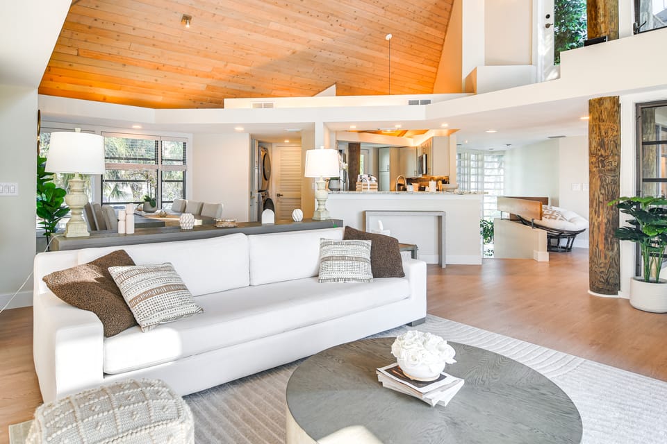 Stylish Waterfront Oasis in St Pete Beach House in Saint Pete Beach