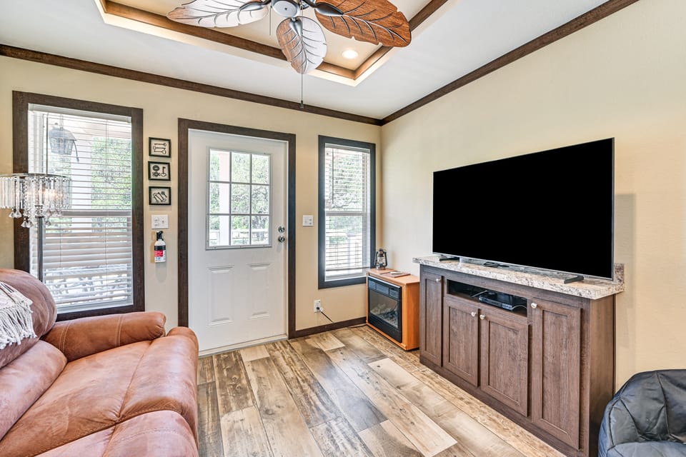 6 Mi to Topsey Exotic Ranch: Retreat on 12 Acres! House in Texas