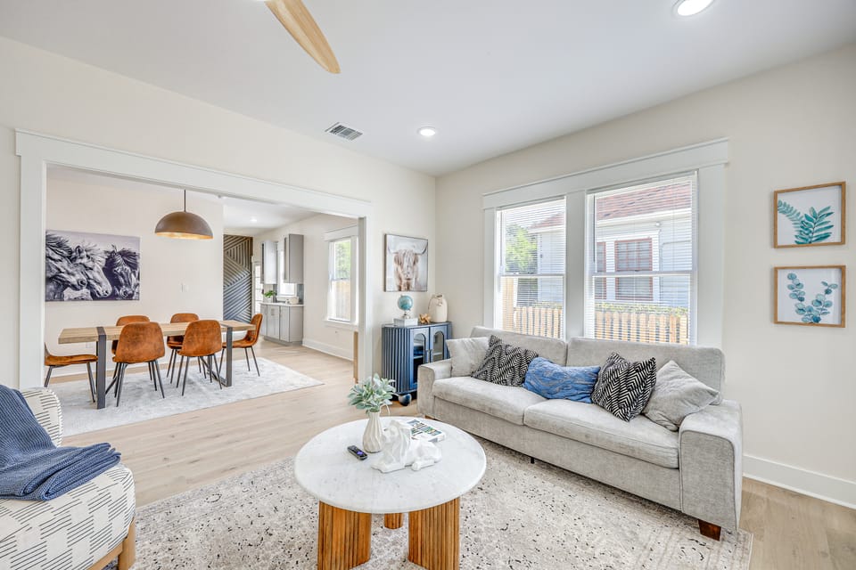 2 Blocks from Riverwalk: 1 Mile to SA Downtown House in San Antonio