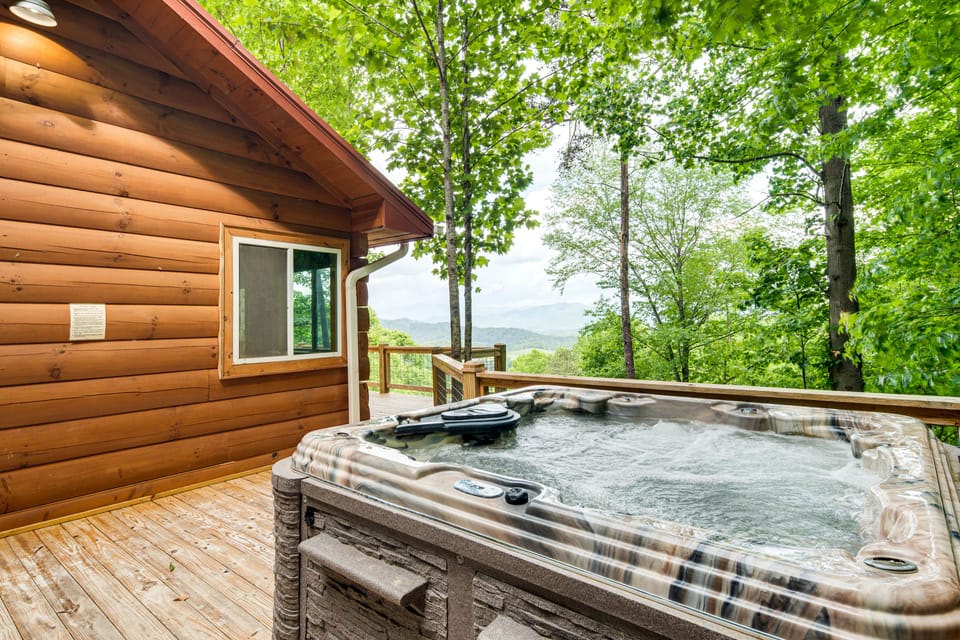 Waynesville Romantic Hideaway w/ Private Hot Tub House in North Carolina