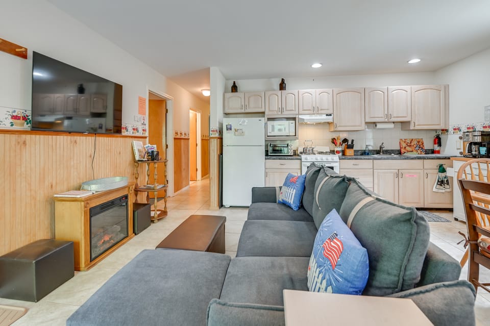 1 Mi to Hunter Mtn: Cozy Unit on 6-Acre Property! Apartment in Capital District, NY, USA