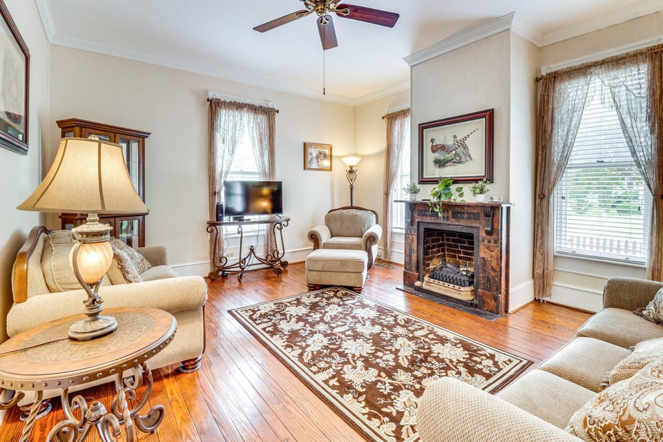 Walk to Waterfront: Downtown Elizabeth City Home! House in Elizabeth City