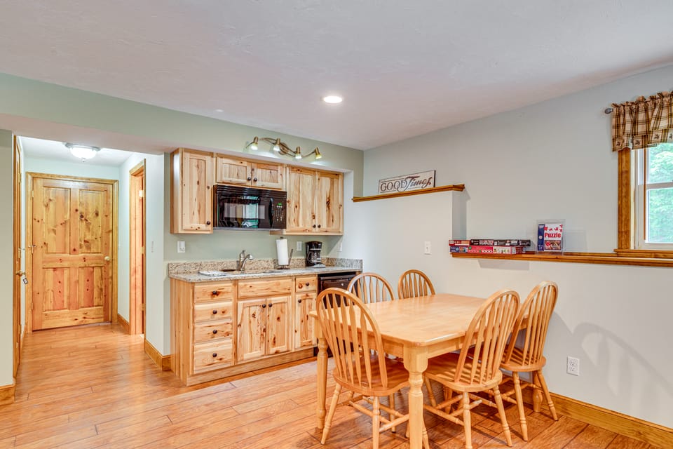 Ski, Hike & Fish: Chalet w/ Hot Tub in Conway House in North Conway