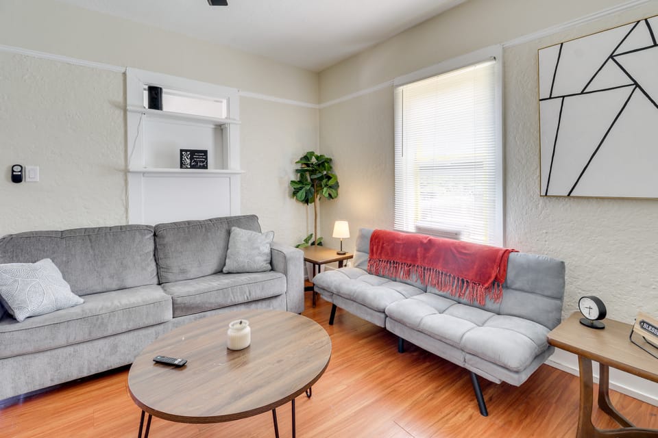 2 Mi to Old Town ABQ: East Downtown Triplex Unit Apartment in Albuquerque