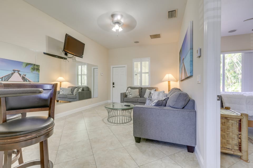 5 Mi to Jupiter Beach Park: Poolside Oasis! House in Jupiter