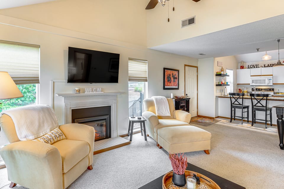 Main Channel Condo for Shootout Weekend Views Apartment in Lake of the Ozarks