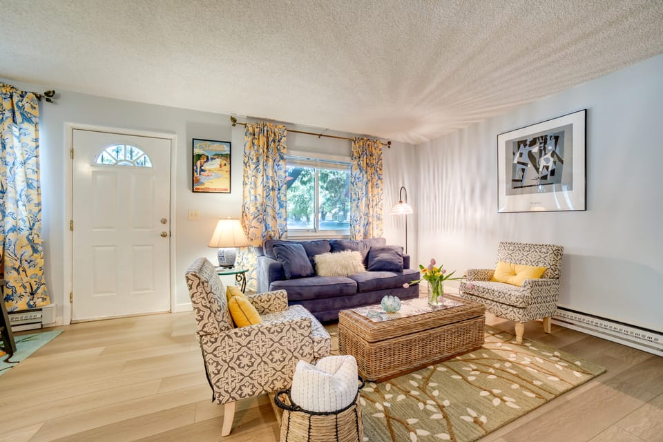 1 Mi to Reno-Sparks: Family Retreat w/ Fireplace! Apartment in Reno