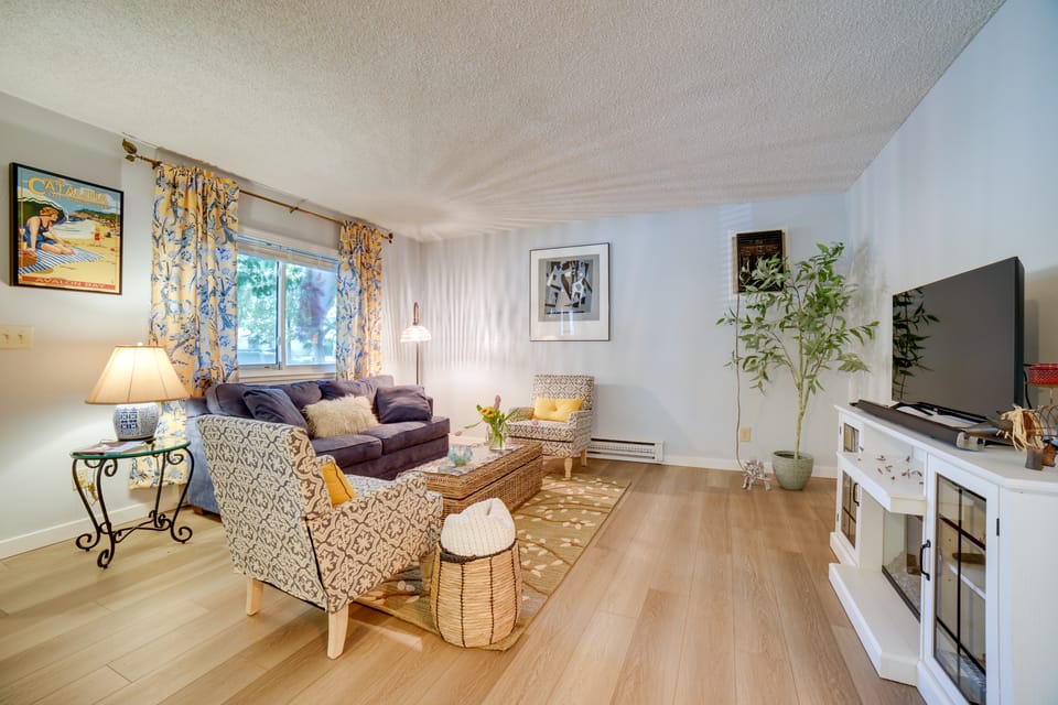 1 Mi to Reno-Sparks: Family Retreat w/ Fireplace! Apartment in Reno