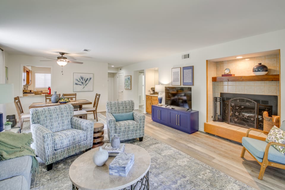 Pool, Hot Tub & Lake Access: Lake Hamilton Condo! Apartment in Lake Hamilton