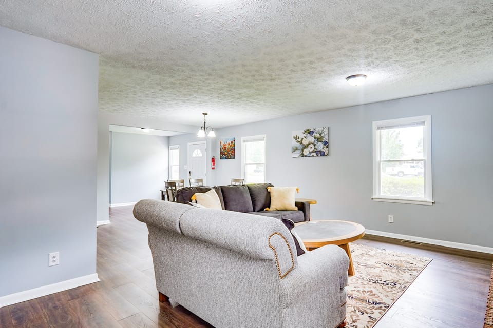 5 Mi to Dtwn: Family-Friendly Fayetteville Home! House in Fayetteville