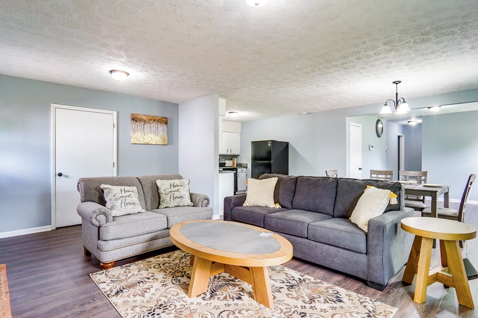 5 Mi to Dtwn: Family-Friendly Fayetteville Home! House in Fayetteville