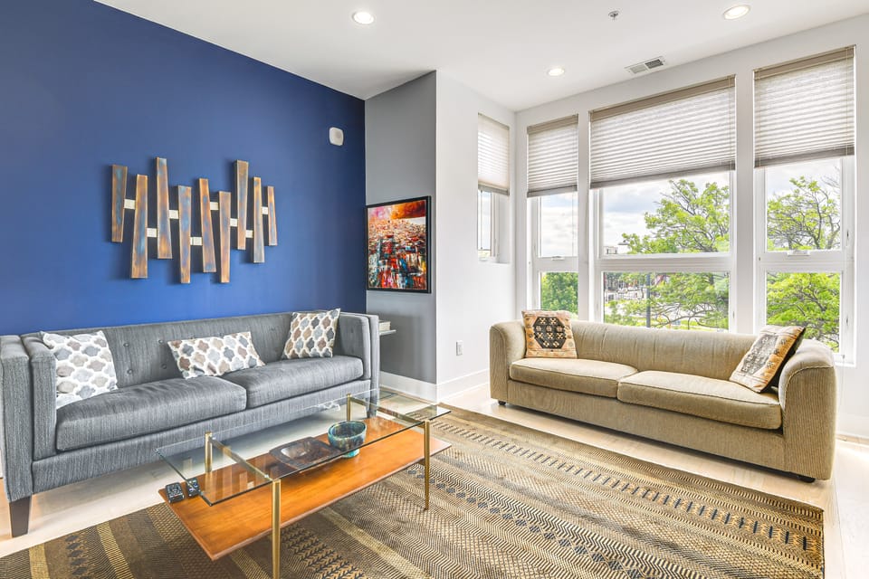Luxe NW DC Condo w/Rooftop Deck: .7 Mi to Howard Apartment in District of Columbia