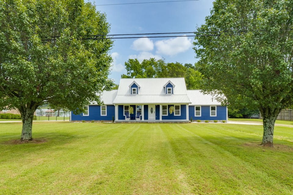 Group Getaway: Lakefront Retreat in Fayetteville! House in Tennessee