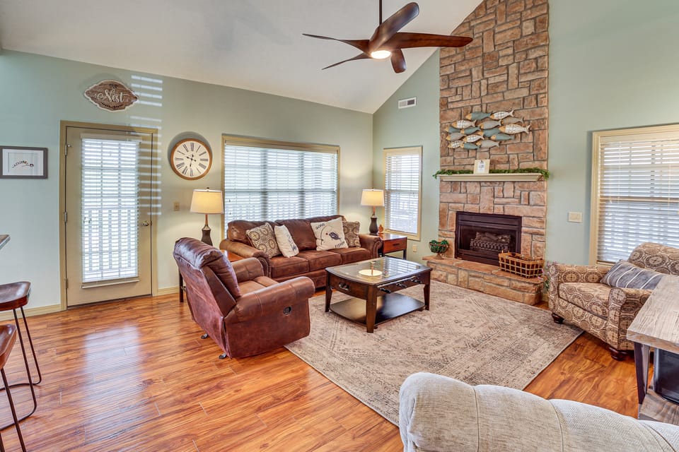 Pool & Lake Access: 'Cozy Nest' in Branson West Apartment in Table Rock Lake