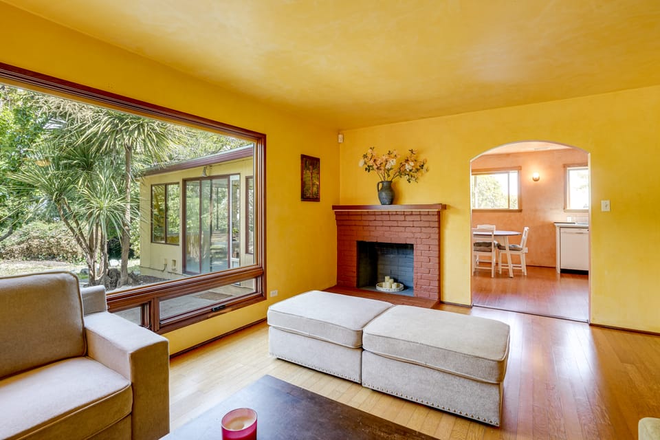 Near Golf, Trails & Parks: Lush Pinole Retreat House in Hercules