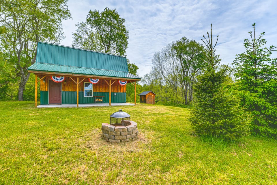 Escape to Nature: Secluded McDonough Cabin! House in Pennsylvania
