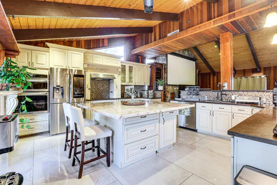 1-Acre Las Vegas Getaway: Pool, Spa & Tennis Court House in North Las Vegas