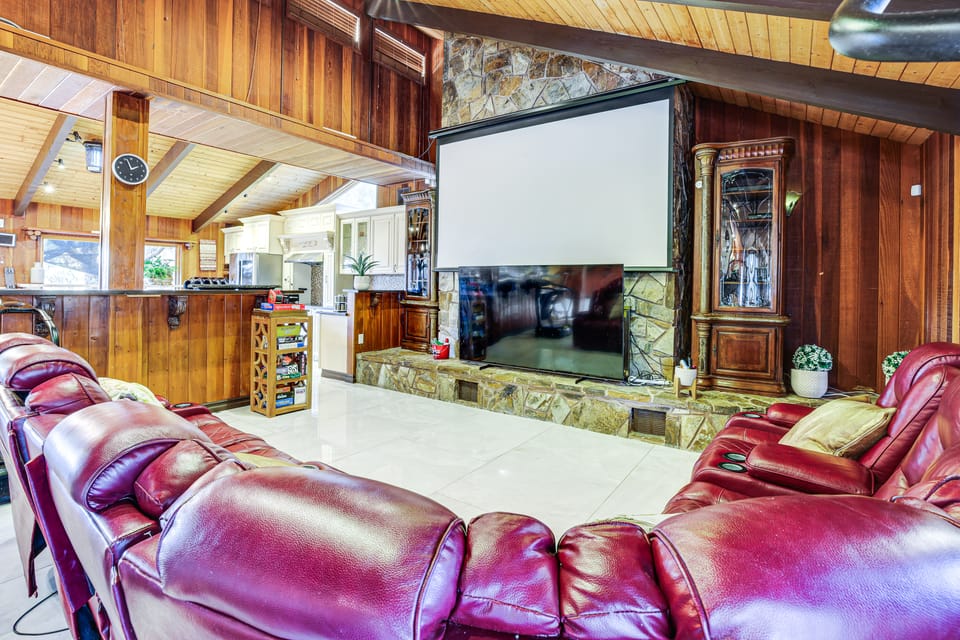 1-Acre Las Vegas Getaway: Pool, Spa & Tennis Court House in North Las Vegas