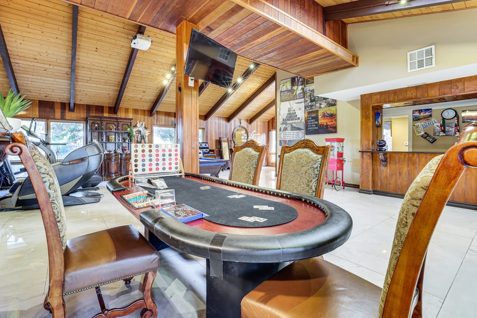 1-Acre Las Vegas Getaway: Pool, Spa & Tennis Court House in North Las Vegas