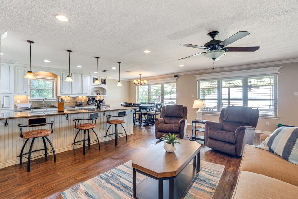Waterfront Retreat w/ Dock on Cedar Creek Lake! House in Cedar Creek Reservoir
