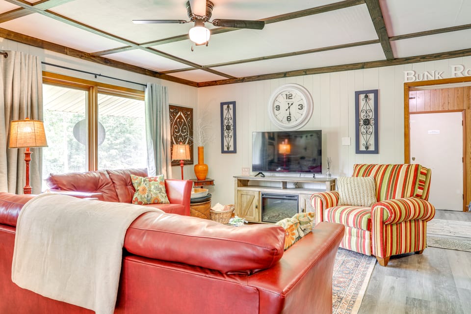 < 1/2 Mi to Lake: Secluded Gem in Cherokee Village House in Cherokee Village