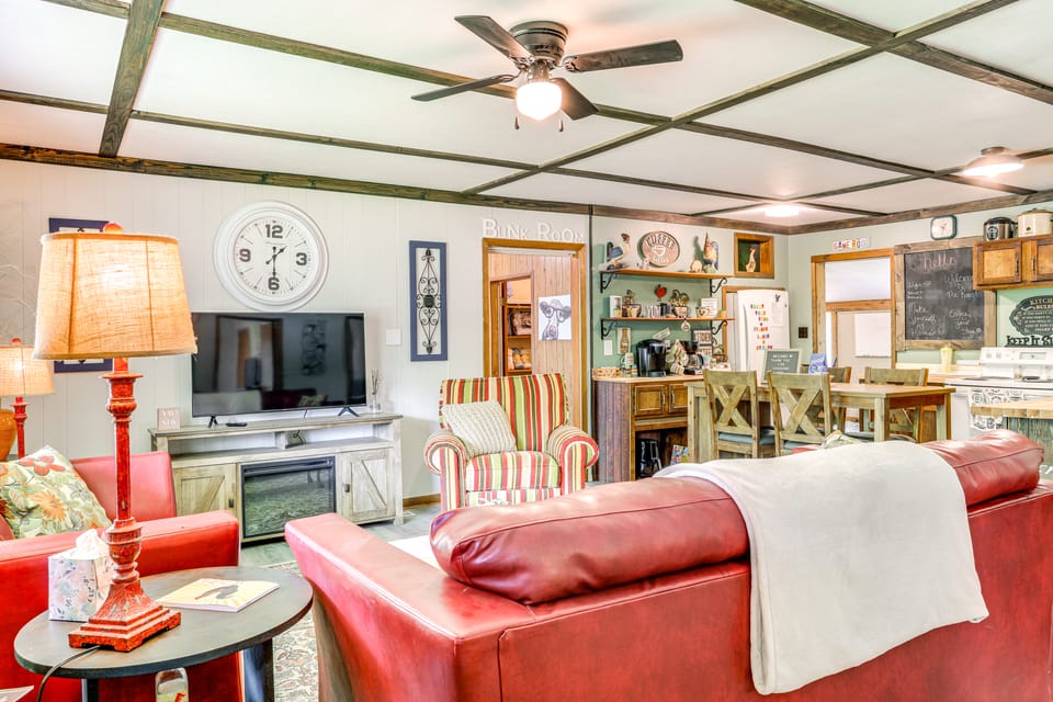 < 1/2 Mi to Lake: Secluded Gem in Cherokee Village House in Cherokee Village