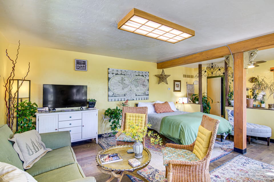 Walk to Dtwn Livingston: Studio w/ Mtn Views! Apartment in Livingston