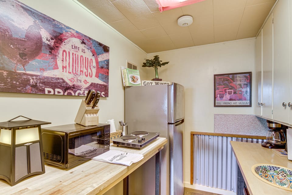 Walk to Dtwn Livingston: Studio w/ Mtn Views! Apartment in Livingston
