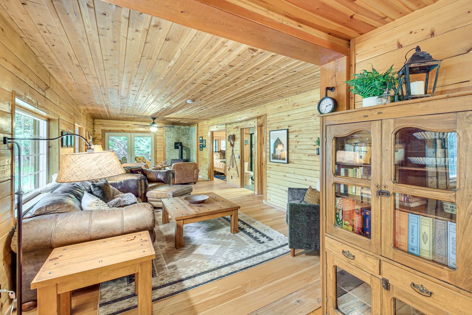 Riverside Cabin on 9 Acres in Montana House in Idaho