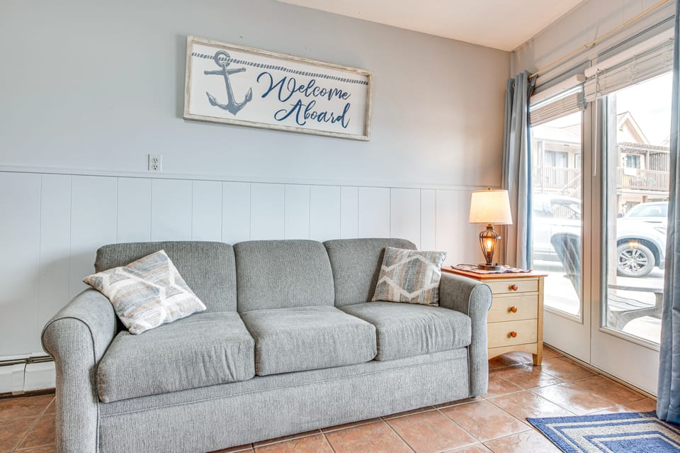 Walk to Old Orchard Pier: Cozy Beachfront Condo! Apartment in Old Orchard Beach