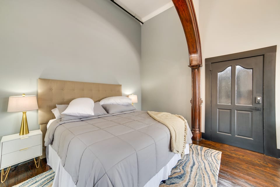 Steps to Shops & Dining: Downtown Marshall Studio! Apartment in Marshall