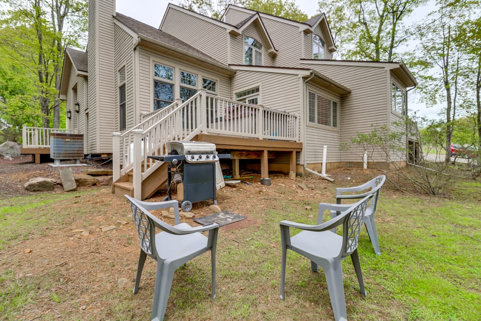 < 1 Mi to Big Boulder Mtn! Home w/ Hot Tub & Deck House in Kidder Township