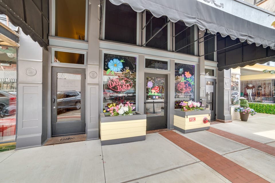 Explore Downtown Marshall: Historic Studio Getaway Apartment in Marshall